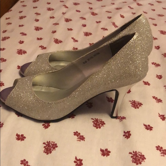 Glittery open toe high heels. - Picture 2 of 3